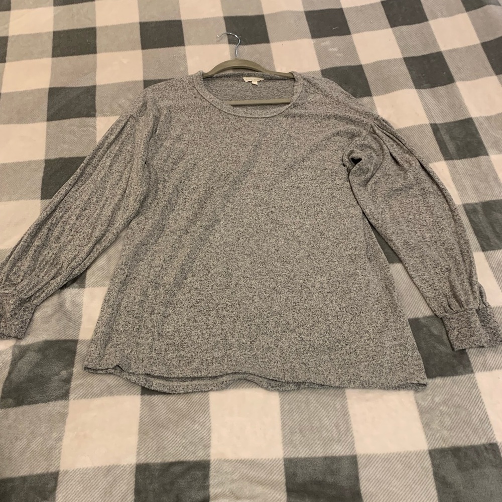 Light Weight Heathered Gray Sweater